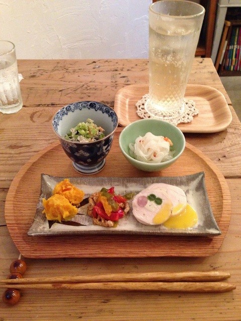 古本カフェ ロジの木 大岡山 カフェ 食べログ