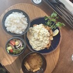 日常茶飯時 - チキン南蛮定食全体