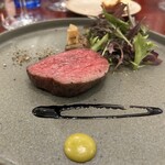 CIVIDALE - 〈メイン〉なかやま牧場 黒毛和牛のタリアータ マッシュルーム添え、付け合わせの野菜も神奈川産