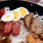 まんぷく - おかず1　ゆで卵　ハンバーグ　ソーセージ