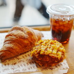 箱根ベーカリー - 揚げクロワッサン (￥390)、じゃがベー君 (￥310)、Wとろーりチーズ牛ほぐしカレーパン (￥390)、アイスティー (￥470)