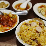 中華料理 成喜 - 五目チャーハン (￥900)、餃子 5個 (￥440)、酢豚 (￥1,100)