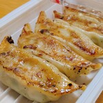 セブンイレブン - 料理写真:コンビニのお惣菜、焼き餃子。酒のツマミのレンチングルメ。