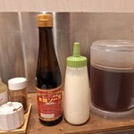 とんかつ ジーエス - ウスターソース、ドレッシング、黒烏龍茶