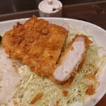 とんかつ ジーエス - 断面