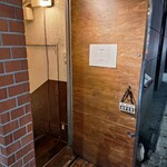 とんかつ ジーエス - 階段入口