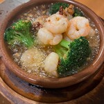 地中海酒場ココチーノ - エビとブロッコリーのアヒージョ