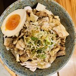 麺屋こびり - チャーシュー丼（500円）