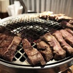 焼肉ホルモンたけ田 新宿店 - 厚切りマンゴーカット牛タン