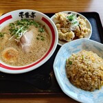 ラーメン屋 壱番亭 - 濃厚醤油(ハーフ)柔らか唐揚げ、半チャーハン