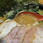横浜ラーメン とんこつ家  - スープがとにかく美味い