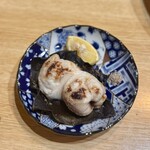 まさ竜 - 昆布の上で焼かれ、香りと旨味を移しながら仕上げられた"白子"