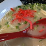 久留米ラーメン 麺や たにがわ - 味変に紅生姜。紅生姜も美味しい(⁠｡⁠•̀⁠ᴗ⁠-⁠)⁠✧