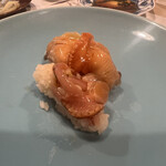 うを徳 - 赤貝のひものにぎり