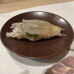 うを徳 - 閖上産白魚のにぎり（山椒の葉入り）