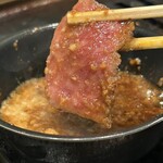 焼肉　縁 - ガーリックバターに絡める