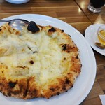 ピッツェリア チッチョ  - クワトロフォルマッジ