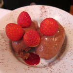 ラミティエ - チョコレートのムース　アングレーズソース