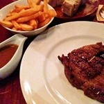 EL GAUCHO - セットにはフレンチフライ　グレイビーソースは未使用　塩、胡椒だけで食べたほうがいいよ。
