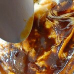 ペリカン - チキンライスの上に薄焼き卵が敷いてある