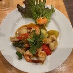 ベトナム料理 アオババ  - イカとエビの炒め物