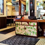 それいけ！ラーメンマン - 内観（レジ前）