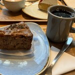 ヤホ コーヒーロースター＆ワインバー - Niko’s Apple Cake
