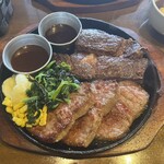 ステーキハウス 魔法のらんぷ - 上の2枚がチャック、下の3枚が霜降り