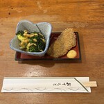 居酒屋ちょうちん - お通し　マグロカツとブロッコリー