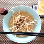 銀座 篝 - 洗ったモヤシをいれただけですが、濃厚スープのお陰で絶品の一杯に♥️