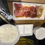 焼肉ライク 大和西大寺駅店 - カルビハラミ定食並、ご飯中盛¥1,390、休日