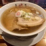 麺処 暁商店 宇都宮店 - ラーメン　ノーマル佐野ラーメンなのにチャーシューがデカい　麺線綺麗
