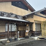 手打そば 満志粉 - 雪が舞い散る店頭