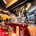 豚骨醤油ラーメン 王道家 - 店内の様子