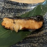 やま屋 - 銀鱈は、皮目はパリッと香ばしく、身は脂がのってとても柔らかでした。