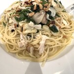 カプリチョーザ 横浜みなとみらい店 - 蒸し鶏とほうれん草と松の実のペペロンチーノ