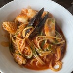 カフェボヌール - ハーフの魚介とトマトソースのパスタ