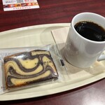 カフェ・ベローチェ - 料理写真:マーブルパウンドケーキ220円
ブレンドコーヒー350円