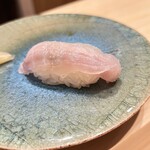 すしのいずみ - ヒラメのえんがわ