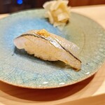 すしのいずみ - 淡路のサヨリ
                                かんぬきというサイズ
                                薬味に生姜