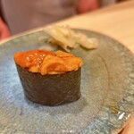 すしのいずみ - 北海道産ウニの軍艦巻き
