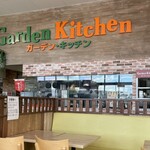 ガーデンキッチン - 厨房（テーブル席より）