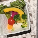 わらやき屋 - お通しの新鮮野菜。美味しかった！