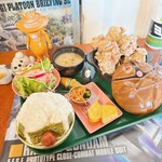 タカマツ ベース カフェ - 鶏唐揚げ名物大盛りランチ 1500円