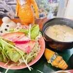 タカマツ ベース カフェ - サラダも野菜がシャキシャキ☆
お味噌汁も出汁が美味しい♡