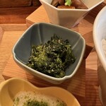 博多炉端 魚男 - ほうれん草のレバー和え