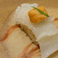 鮨 銀座 おのでら - やりいか、うに乗せ