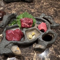 馬刺しと焼き鳥 グルマン三年坂 - 