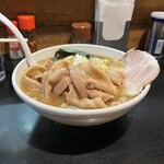 一条流がんこ総本家分家四谷荒木町 - ☑️ズワイ蟹不純と煮干100SPらぁ麺¥1.300❣️
      　☑︎ズワイ蟹不純と煮干を追加
      　☑︎メンバーカードで味玉(半熟)¥150セレクト！
      　※開店1巡目サービスは焦がしネギ があります