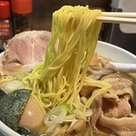 一条流がんこ総本家分家四谷荒木町 - ☑️ズワイ蟹不純と煮干100SPらぁ麺¥1.300❣️
      　☑︎ズワイ蟹不純と煮干を追加
      　☑︎メンバーカードで味玉(半熟)¥150セレクト！
      　※開店1巡目サービスは焦がしネギ があります
